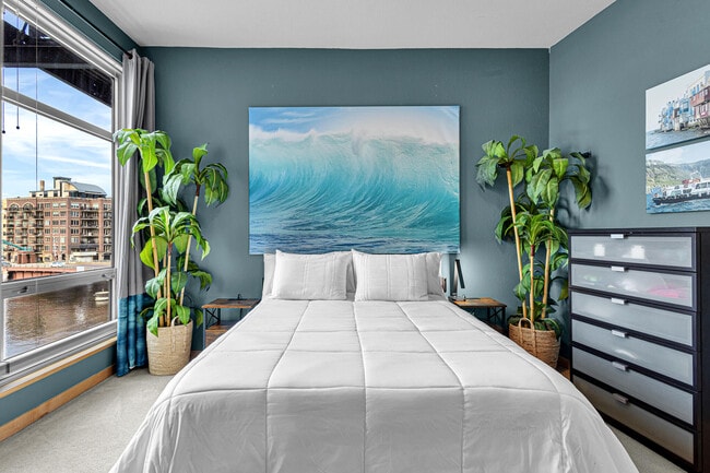 Building Photo - 106 W Seeboth St