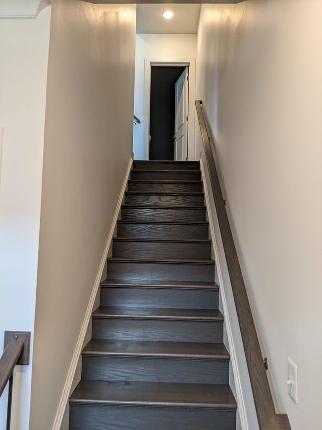 Building Photo - Gorgeous Newer Build (2019) 4 level townho...