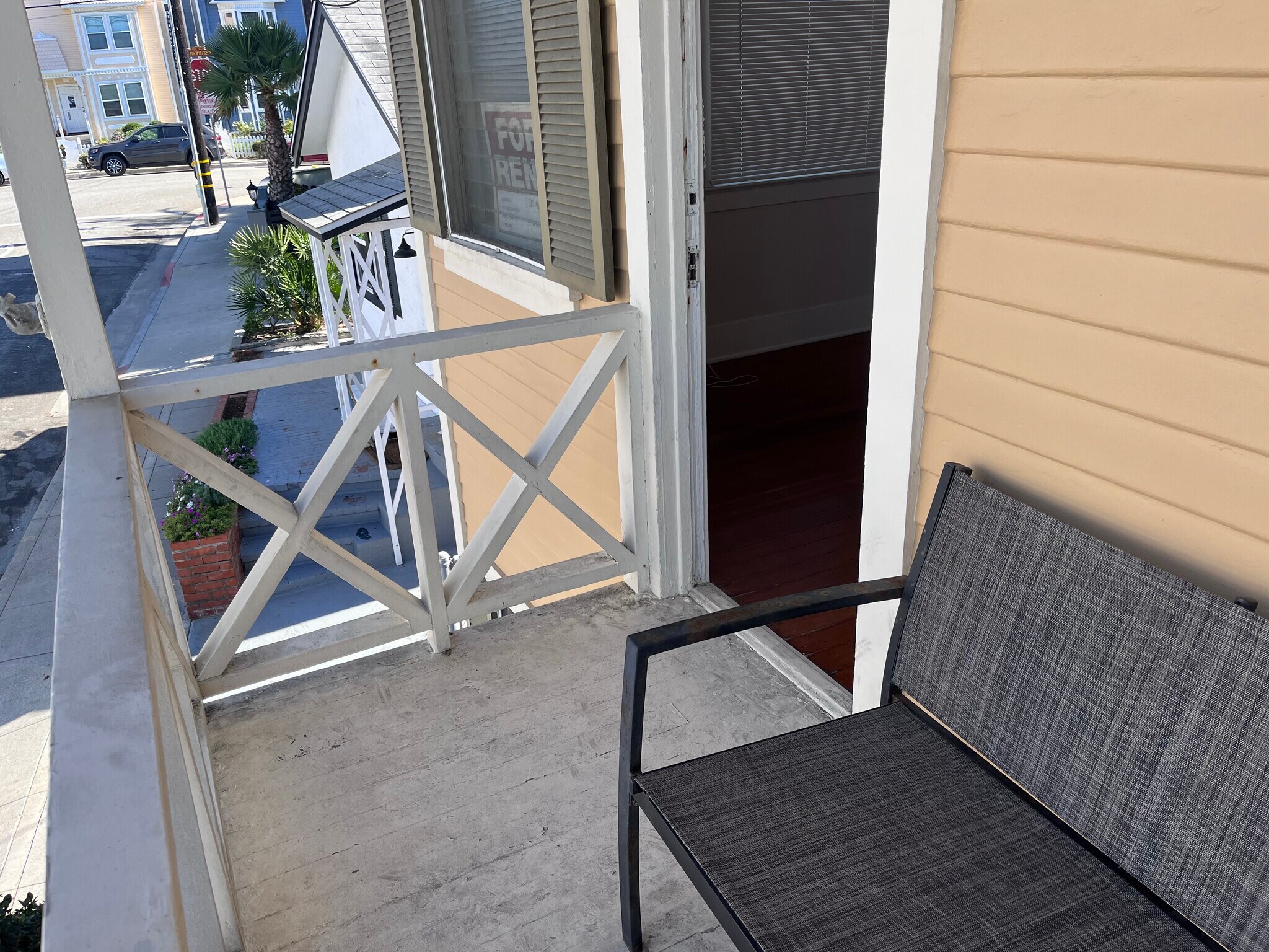 Balcony - 182 1st St