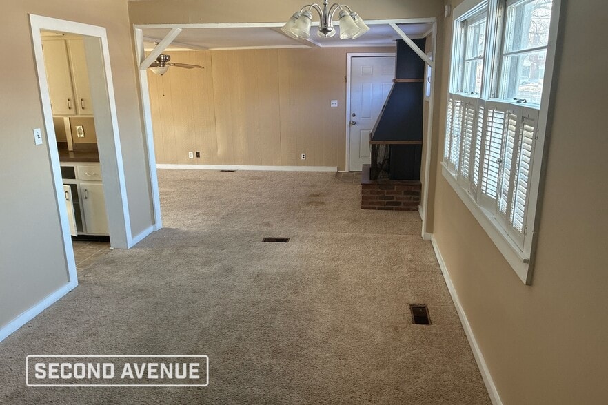 Building Photo - 900 S Spring St