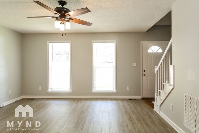 Building Photo - 1008 Roundtable Ct