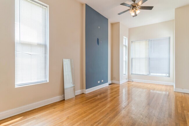 Building Photo - 2420 W Polk St