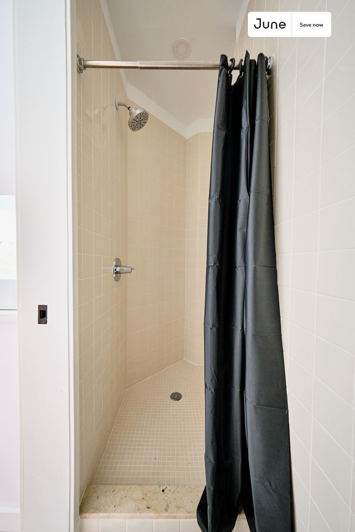 Building Photo - 624 E 17th St