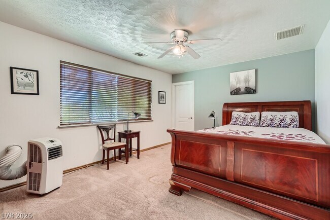 Building Photo - 5945 N El Capitan Way