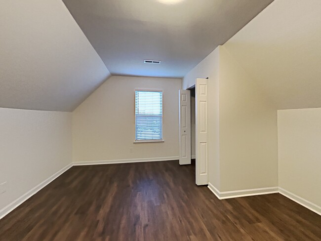 Building Photo - 2302 Amber Glen Dr