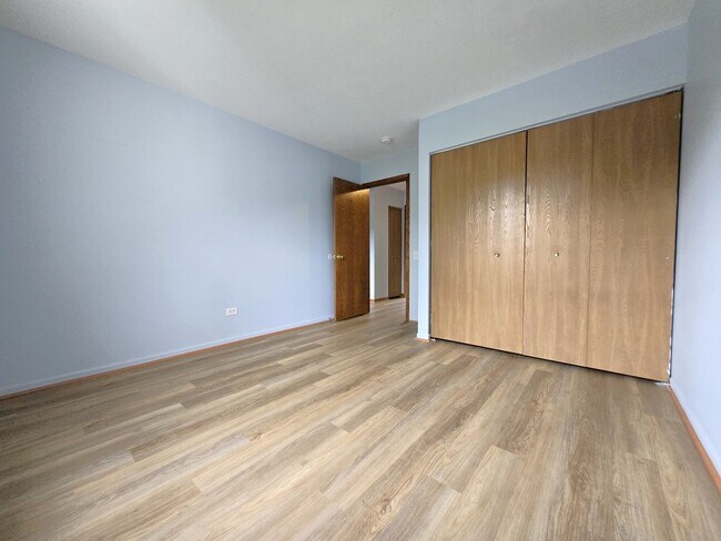 Building Photo - 8 E Shag Bark Ln