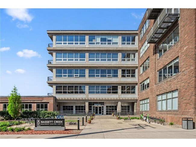 Building Photo - 901 N 3rd St