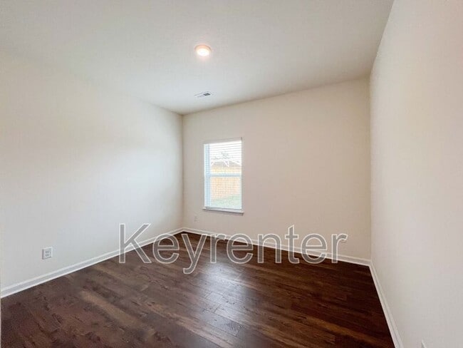 Building Photo - 125 Smt Rdg Ln