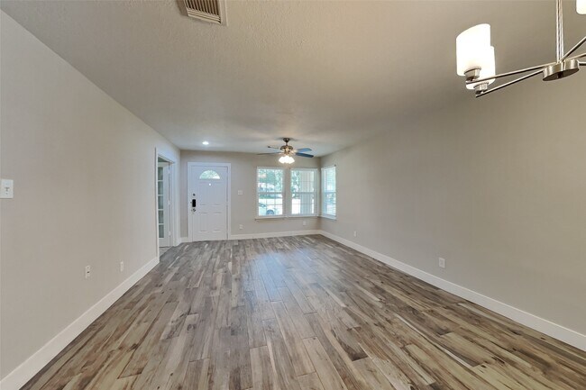 Building Photo - 18116 Red Pine Ct