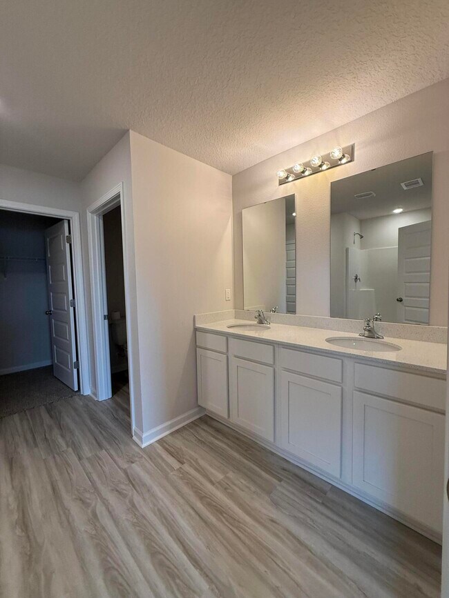 Building Photo - 2800 Tallgrass Ct