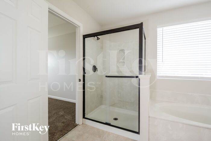 Building Photo - 3248 Charlestowne Crossing Dr