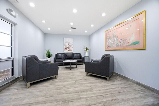 Building Photo - 3507 Oaks Way