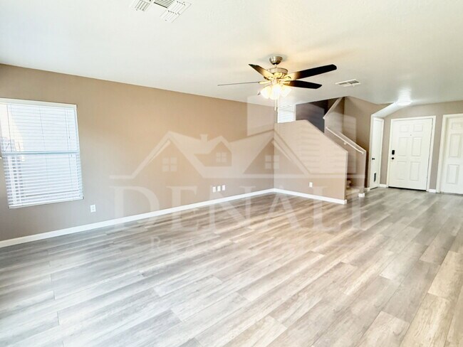 Building Photo - 11810 W Sunnyside Dr