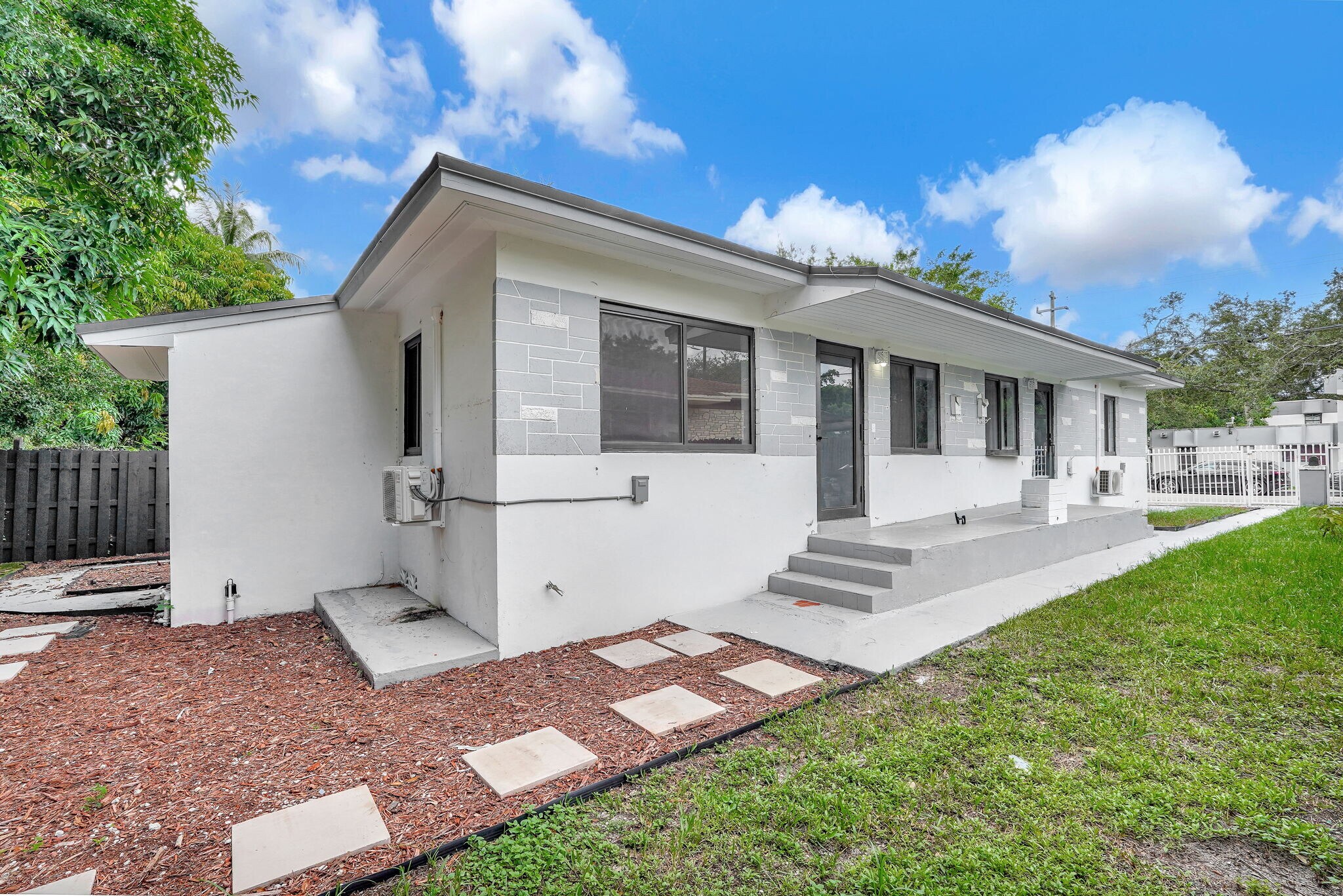 Building Photo - 173 NW 56th St