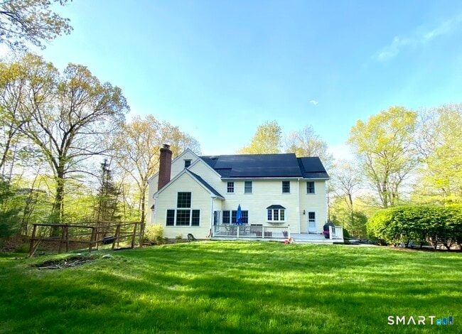 Building Photo - 12 Carriage Hill Rd