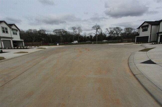 Building Photo - 27802 Western Crk Ct