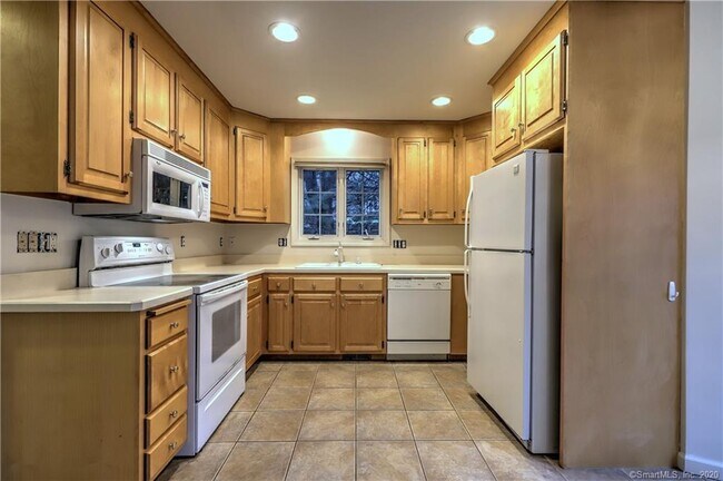 Building Photo - 60 Grove St