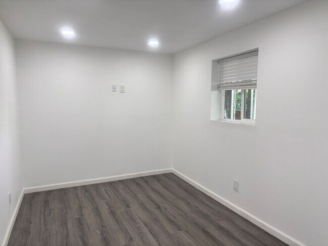 Building Photo - 1 Bedroom- $1500.00 Newly remolded-private yard