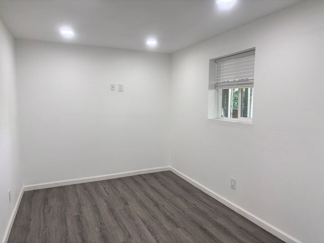 Building Photo - 1 Bedroom- $1600.00 Newly remolded-private yard