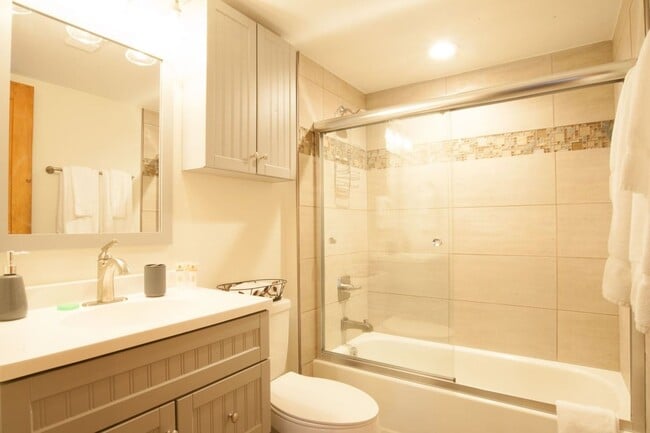 Building Photo - Long Term Rental- Treehouse Condos 302C