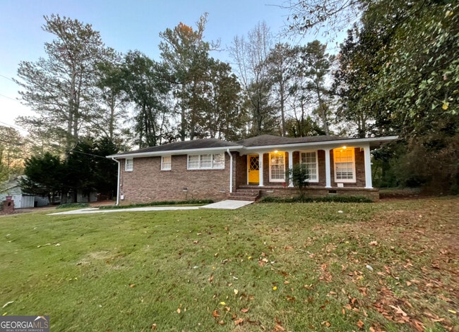 Building Photo - 3679 Bouldercrest Rd