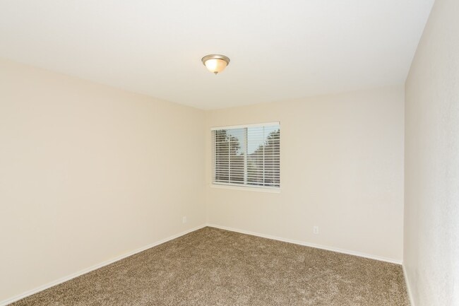 Building Photo - 559 Red Quill Nest