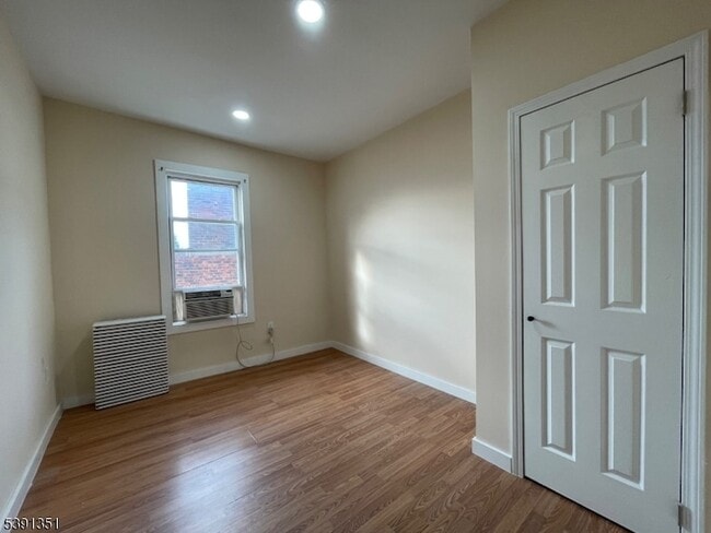Building Photo - 85 Clifton Ave