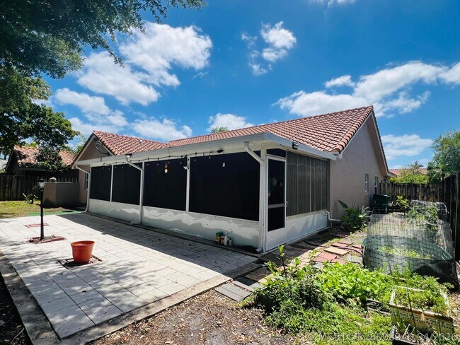 Building Photo - 12623 SW 8th Ct