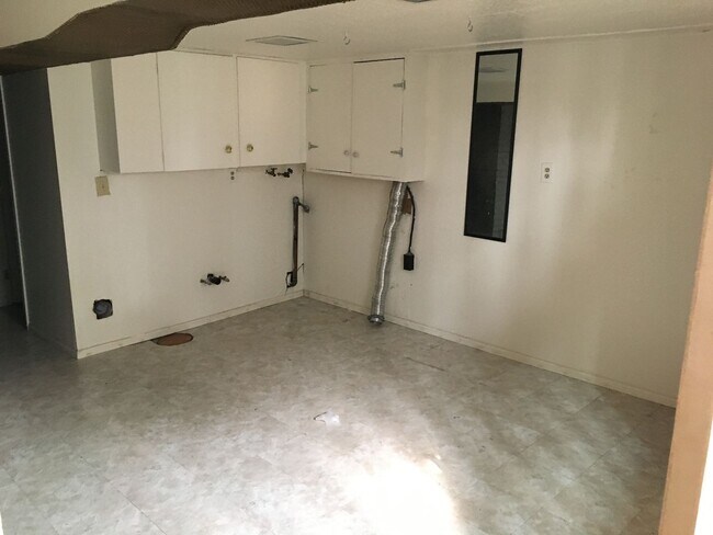 Building Photo - Great Shadle Home