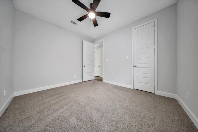 Building Photo - 615 Sand Branch Dr
