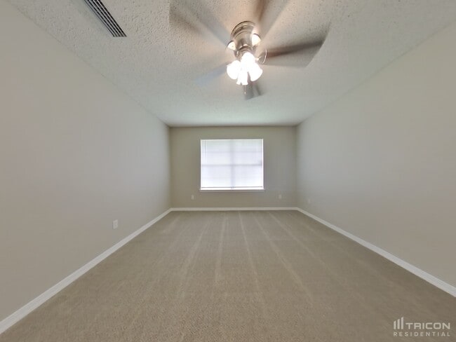 Building Photo - 2727 Fox Creek Dr E