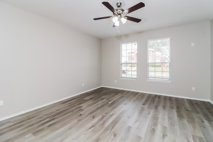 Building Photo - 716 Twin Creek Dr