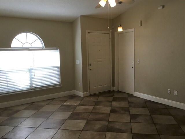 Building Photo - 10122 Richardson Ct