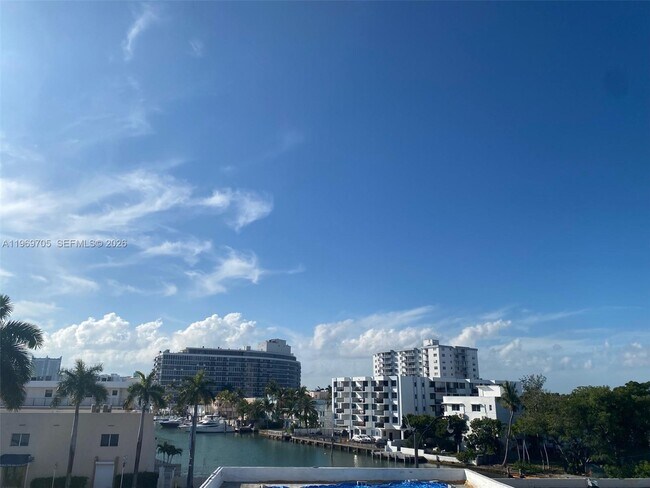 Building Photo - 7118 Bonita Dr