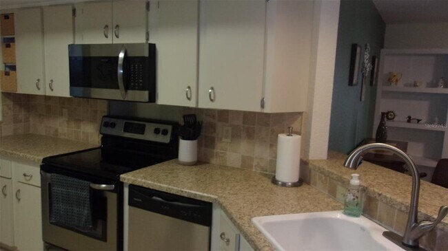 Building Photo - 10821 SW 83rd Ct