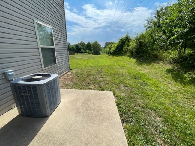 Building Photo - TOTALLY REMODELED - Ozark Walk out Basemen...