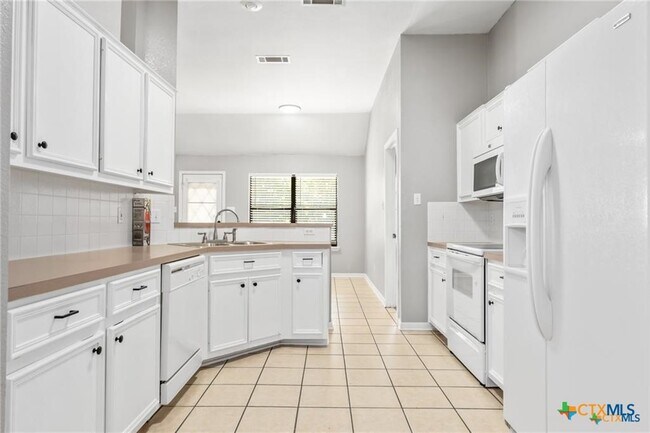 Building Photo - 605 Paintbrush Dr