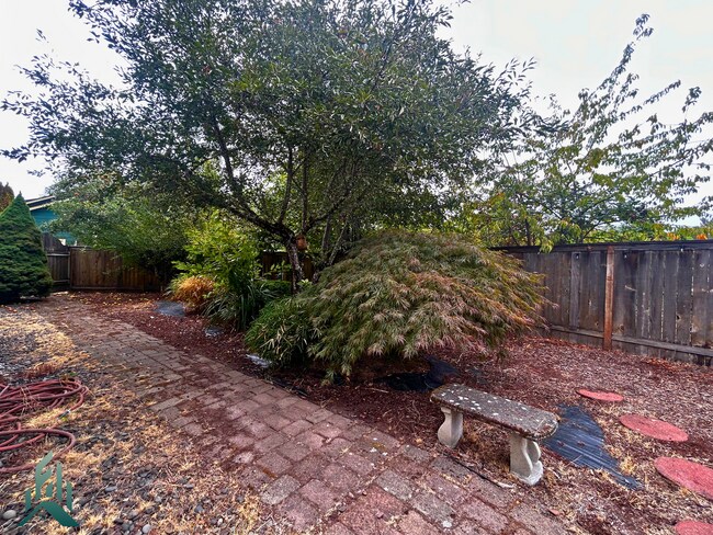 Building Photo - Modern and Spacious 3 Bed/2.5 Bath Home