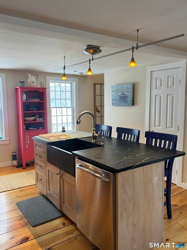 Building Photo - 84 Waterside Ln