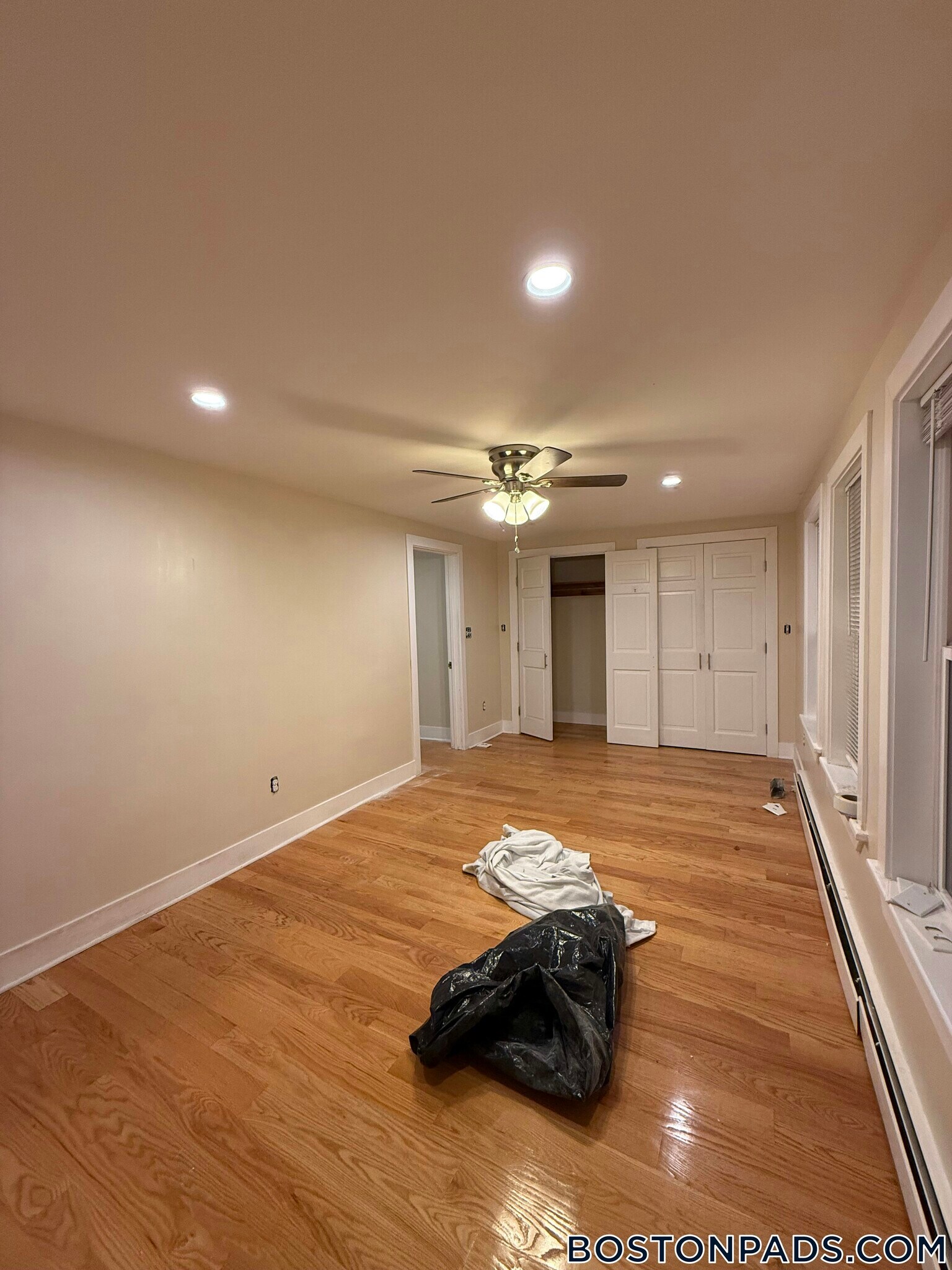 Building Photo - 2 Buckingham St