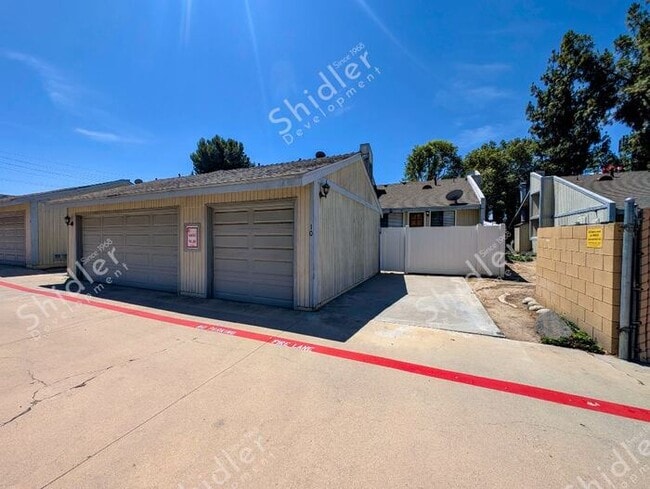 Building Photo - 2 Bed 1 Bath No one Above You