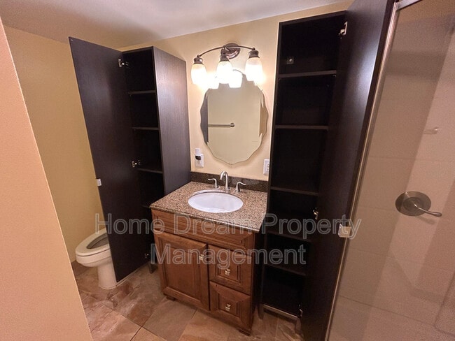 Building Photo - 836 Salem Dr