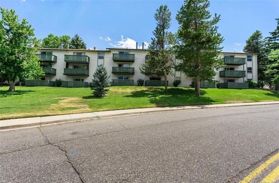 Building Photo - 2120 S Vaughn Way