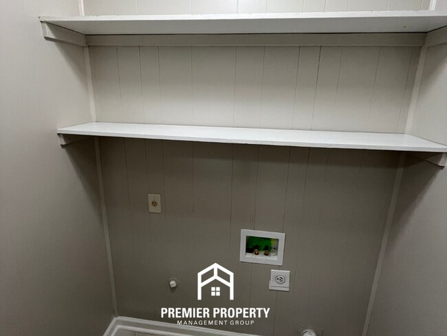 Building Photo - NEWLY RENOVATED 4BR/2BA Whitehaven Home | Detached 2-Car Garage & Tile Floors