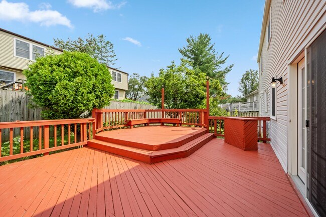 Building Photo - Discover Your Dream Home: Modern Comfort M...