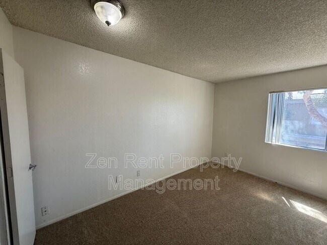 Building Photo - 2843 E Marconi Ave