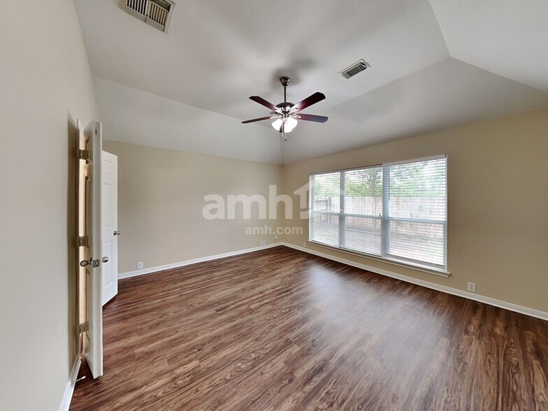 Building Photo - 8812 Sun Haven Ln