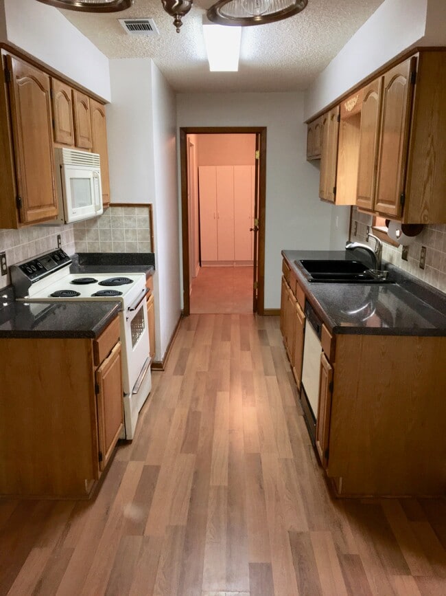 Building Photo - 3506 Highmeadow Ln