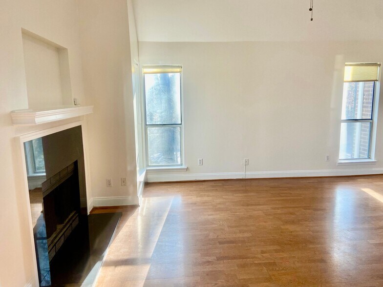 Building Photo - 2512 Cranbrook Ln