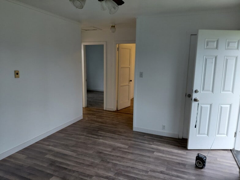 Building Photo - 222 Trisha Ln